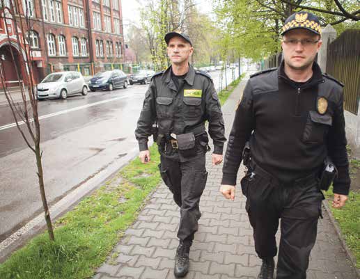 3 Wydarzenia Praca Straży Miejskiej nie idzie na marne Zatrzymanie mężczyzny obnażającego się przed dziećmi na miejskim basenie, wyłapanie sfory dzikich psów w Maciejkowicach to tylko głośniejsze