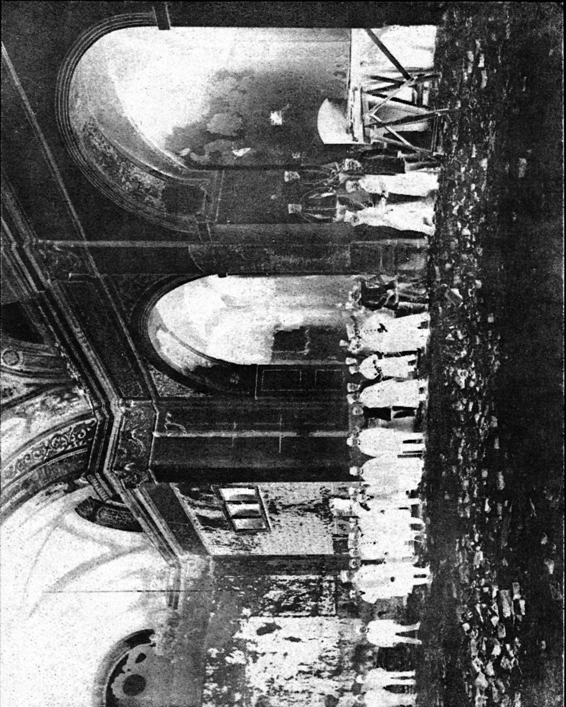 44 tytuł dziekana lub archiprezbitera miał charakter honorowy. Z czasem jednak zaczął się wiązać z uprawnieniami. W XVII wieku dziekan kłodzki uzyskał prawo przeprowadzania wizytacji kanonicznych.