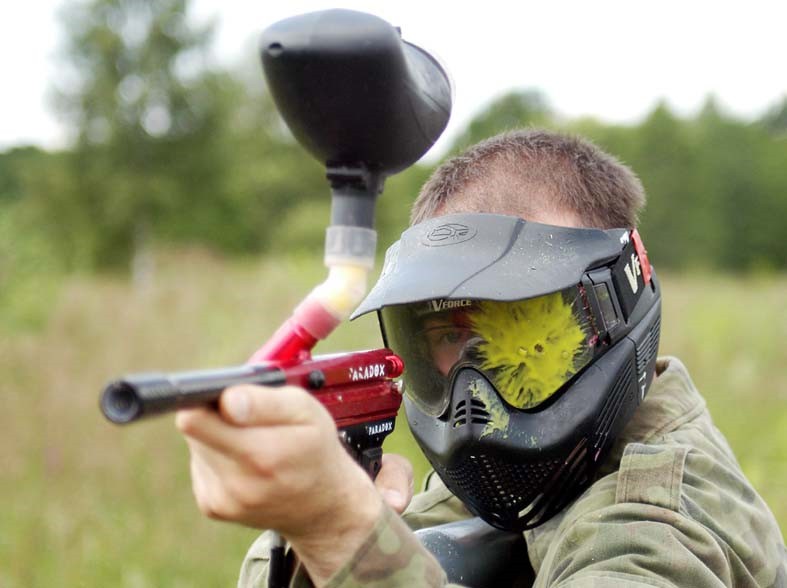 Zdobywanie bazy przeciwnika - obydwie drużyny mają taką samą misję: dotrzed do bazy przeciwnika, zerwad jego flagę i wrócid z nią do swojej bazy, jednocześnie nie dając się wyeliminowad.