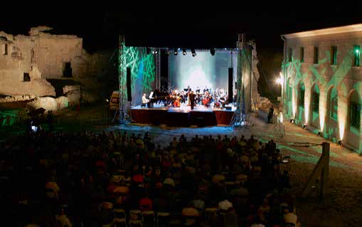 WSZYSTKIE STRONY ŚWIATA 4. PUŁAWSKI FESTIWAL MUZYCZNY W Puławach zagra Pan z Orkiestrą Filharmonii Kaliskiej.