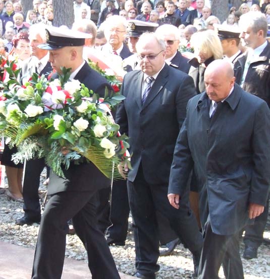 75-lecie mordu w Piaśnicy upamiętnione z godnością Piaśnicki las z początkiem października corocznie skupia wiernych na modlitwie za Poległych.