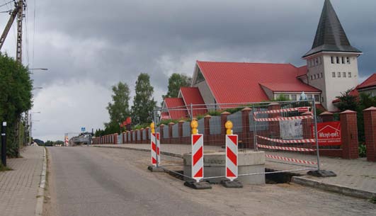 Realizację przedsięwzięcia poprzedziło podpisanie umowy na dofinansowanie zadania z Narodowego Programu Przebudowy Dróg Lokalnych Etap II Bezpieczeństwo Dostępność Rozwój (tzw. schetynówek ).