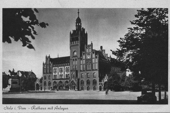 ) XX wieku, wydawca: Verlag Schöning & Co., Lübeck, nr 22803 [wersja bez pomnika]; wł. Muzeum Pomorza Środkowego w Słupsku, nr. inw.