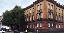 o ustroju sądów w Rzeszy z 1877 roku, konieczne okazało się wzniesienie nowego gmachu sądowego na jedynej wolnej jeszcze wówczas w południowej części Nowego Miasta - działce nr. 7.