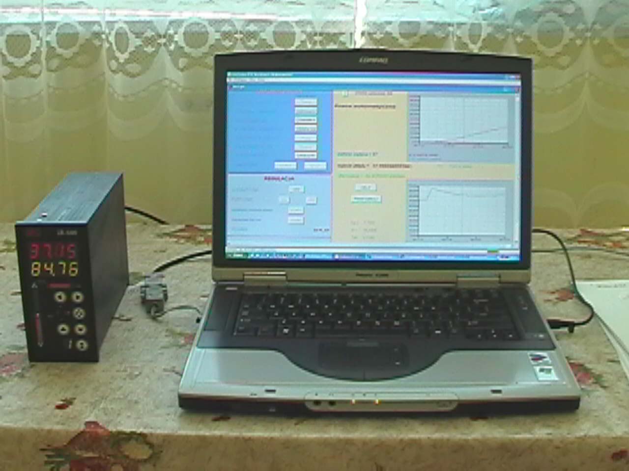 16.4 Zdjęcie stanowiska pracy 16.5 Oprogramowanie na płycie CD-ROM Na dołączonej płycie znajduje się: program Symulator.