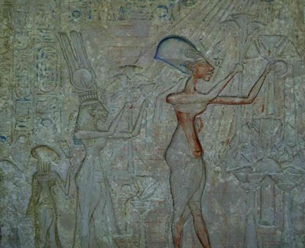 Ryc. 9. Echnaton z rodziną Ramzes V: prawdopodobnie syn Ramzesa III, wiek w chwili śmierci nieustalony. Wzrost 172 cm. Ryc. 10. Ramzes V. Twarz na reliefie.