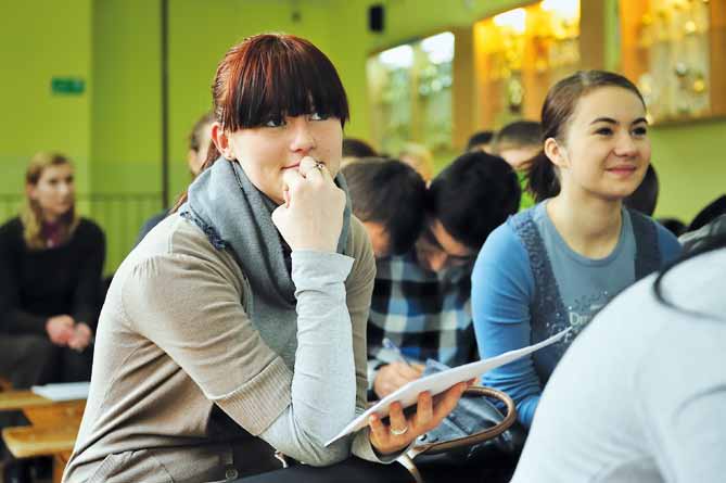 Na zajęciach informatycznych nauczyli się wyszukiwania, selekcjonowania i interpretowania informacji dotyczących samokształcenia, a także stypendiów, konkursów i grantów.