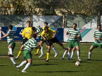 Juniorzy starsi prowadzeni przez Sebastiana Cierlickiego pokonali Sokół Marezę 10:1, Deltę Miłoradz 3:0, Żuławy Nowy Dwór Gdański 4:1 i Czarnych Przemysław 7:0.