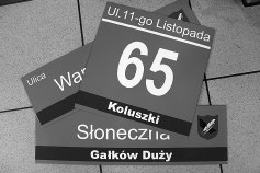 chce i śmiać też się chce Koluszki tu dobrze nam jest. I kwiaty i ptaki, i park tuż za nami To wszystko tu pachnie inaczej I pszczoła co lata, wśród kwiatków po lesie Tu wszystko jej pachnie inaczej.