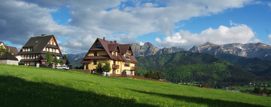 Michałówka jest pensjonatem położonym na zboczu Gubałówki. Można tu poczuć magię gór podziwiając przepiękną panoramę Tatr m.in. Giewont, Czerwone Wierchy, Kasprowy, Świnicę.