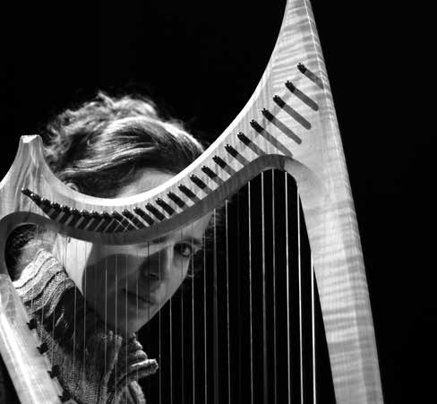 Marc Mauillon 20 Angélique Mauillon Największym problemem harfistów nie jest dzisiaj to, jak na harfie grać, ale jak ją przewieźć.