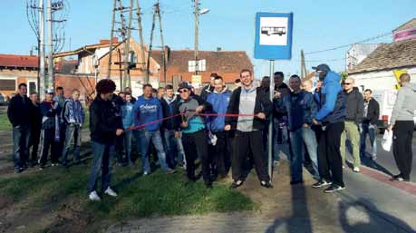 AKTUALNOŚCI Z ironią o przystanku bez wiaty Ciekawy happening zorganizowano 2 maja w Bninie, w miejscu zdemontowanego przystanku autobusowego przy ul. Biernackiej.