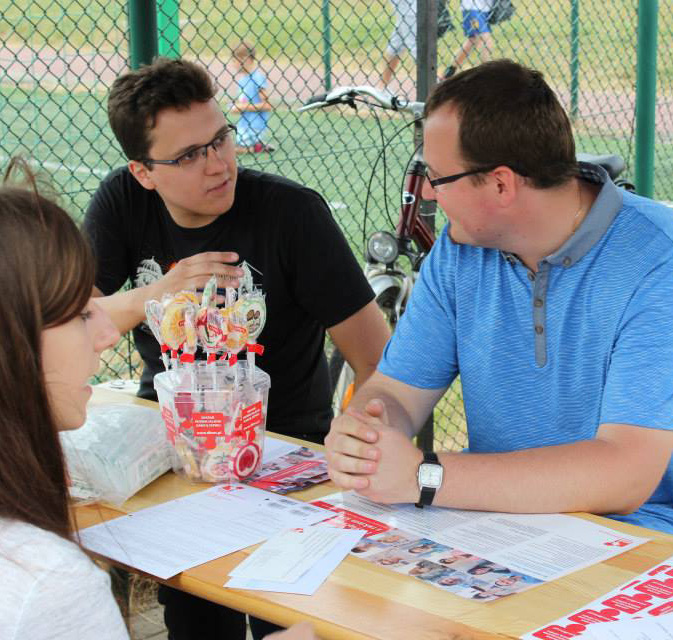 Udało nam s i ę n a w i ą z a ć s i e ć ko n ta k tó w z i n s t y t u c j a m i i organizacjami w powiecie, dzięki czemu nasi wolontariusze otrzymują oferty pracy wolontariackiej.