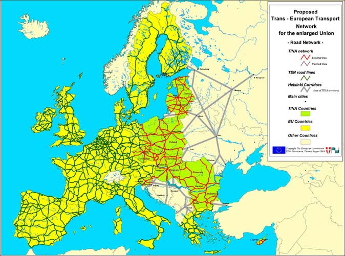 Unię Europejską sieć podstawowa TEN-T znajduje się w obrębie korytarzy transportowych, a sieć uzupełniająca poza nimi.