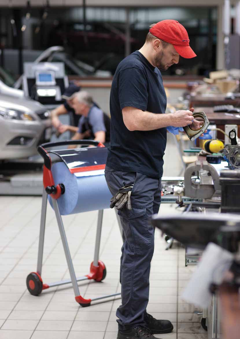 Spędzaj czas produkując, a nie czyszcząc *Szmaty prane, bawełniane segregowane i zmieszane porównano do Tork czyściwa włókninowego do trudnych zabrudzeń.