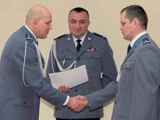 Pojazdy dla policji zostały zakupione dzięki pomocy samorządów: powiatowego oraz 5 gmin: Starych Babic, Błonia, Łomianek, Ożarowa Maz. i Kampinosu. Łącznie dofinansowanie samorządów wyniosło 236 tys.