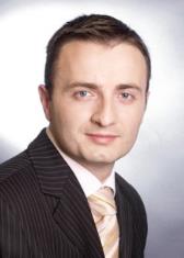 Kontakt Marcin Kałkucki Dyrektor, Biegły Rewident z uprawnieniami brytyjskimi (ACCA) T: +48 22 746 4051 E: marcin.kalkucki@pl.pwc.