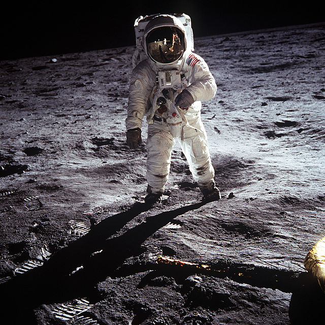 nikt nie stanął na ksieżycu Saturn V najpotężniejsza rakieta doświadczenie dla