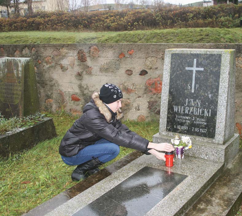 HISTORIATRADYCJA Odwiedzając groby W myślach i modlitwach łączymy się ze zmarłymi BERNARD PAKULNICKI IRENA WALUŚ OBOWIĄZEK CHRZEŚCIJAŃSKI KAŻE NAM NIE POZOSTAWIAĆ ŻADNEGO GROBU BEZ OPIEKI Listopad