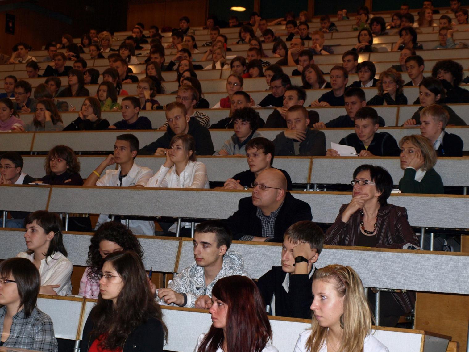 Należało zapewnić sale spotkań i.. I tura - Aula im.