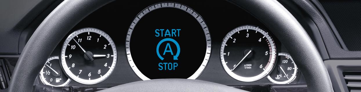 Start-Stop. PODSTAWOWE ZASADY. Kiedy kierowca zatrzyma swój samochód na przykład na czerwonym świetle lub w korku i wyłączy bieg, system wyłącza silnik.