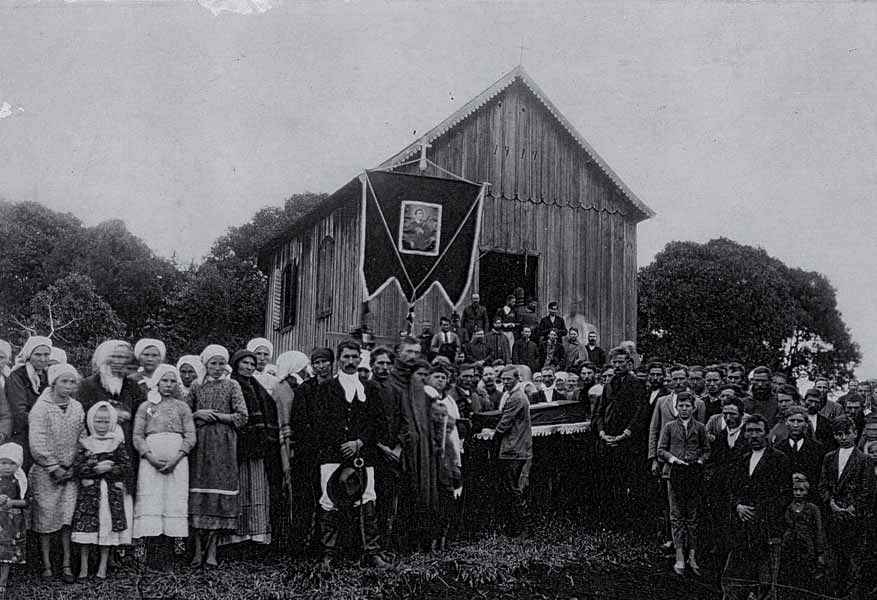 Imigracja polska Thaís / Janaina Imigração Wenczenowicz polonesa Pogrzeb osadnika polskiego w kolonii Rio do Peixe (następnie Nova Polônia, dziś Carlos Gomes), zamordowanego przez bandytów w 1928