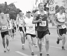 CZYTELNICY I MY Maraton po raz 21 15 sierpnia Trójmiasto szykuje się po raz kolejny na przyjazd biegaczy nie tylko z Polski, ale z całego świata.