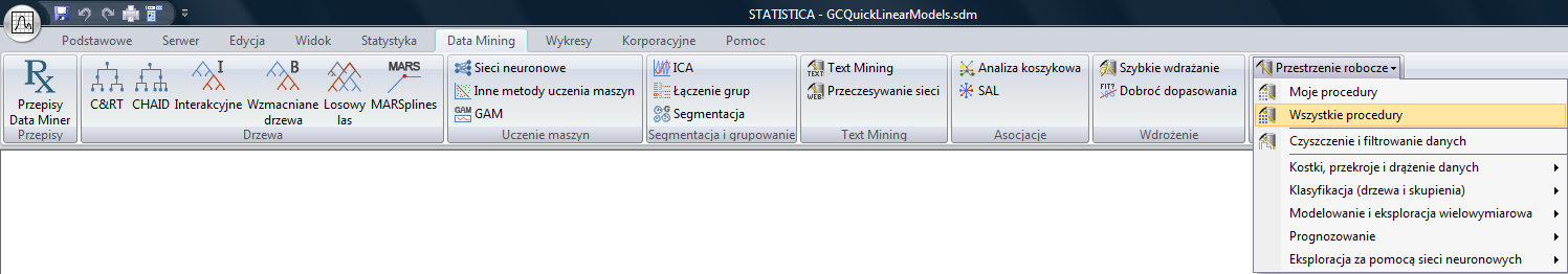 mining wstążki. Na ekranie pojawi się pusta przestrzeń robocza. Źródło danych wstawimy do przestrzeni roboczej za pomocą przycisku.