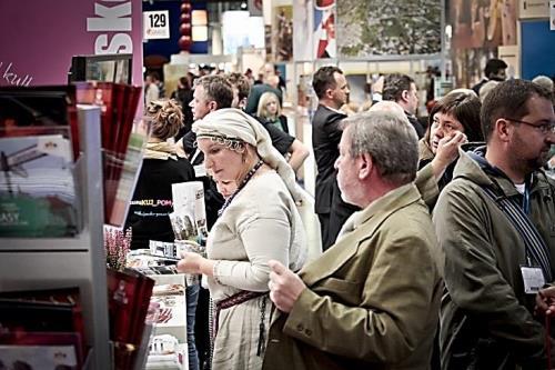 O targach Od 26 lat TOUR SALON jest dla profesjonalistów miejscem spotkań biznesowych, źródłem nowych ofert oraz platformą komunikacji i wymiany doświadczeń.