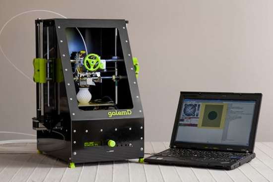 Niezależnie od tego, GolemD jest drukarką open-source`ową, zatem projekty do niej można pobrać zupełnie niezależnie z Thingiverse (największej globalnej społeczności konstruktorów) i samodzielnie