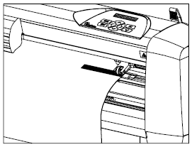 W przypadku, gdy rolka nie jest założona w ploterze z kołnierzami mogą pojawić się problem z prowadzeniem materiału podczas cięcia. Należy wtedy rolkę zblokować samymi prowadnicami. 5.