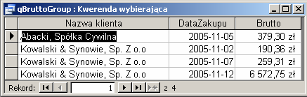 28 Kwerenda wybierająca może także grupować rekordy wg określonych pól, przykładem takiej kwerendy będzie modyfikacja kwerendy qbruttorazem w taki sposób, aby została zwrócona łączna wartość