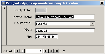 45 Nasz formularz jest już w zasadzie gotowy, pozostaje jeszcze sprawdzenie formatowania kontrolek w aspekcie ich porządnego ustawienia w formularzu, odpowiednich etykiet, szerokości i wysokości tych