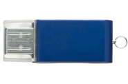 Megabyte MO1005 3,21 Flash Drive USB w prostokątnej metalowej obudowie, z kolorowymi plastikowymi aplikacjami. Duża powierzchnia do nadruku. Niebieska lampka LED świeci podczas używania.