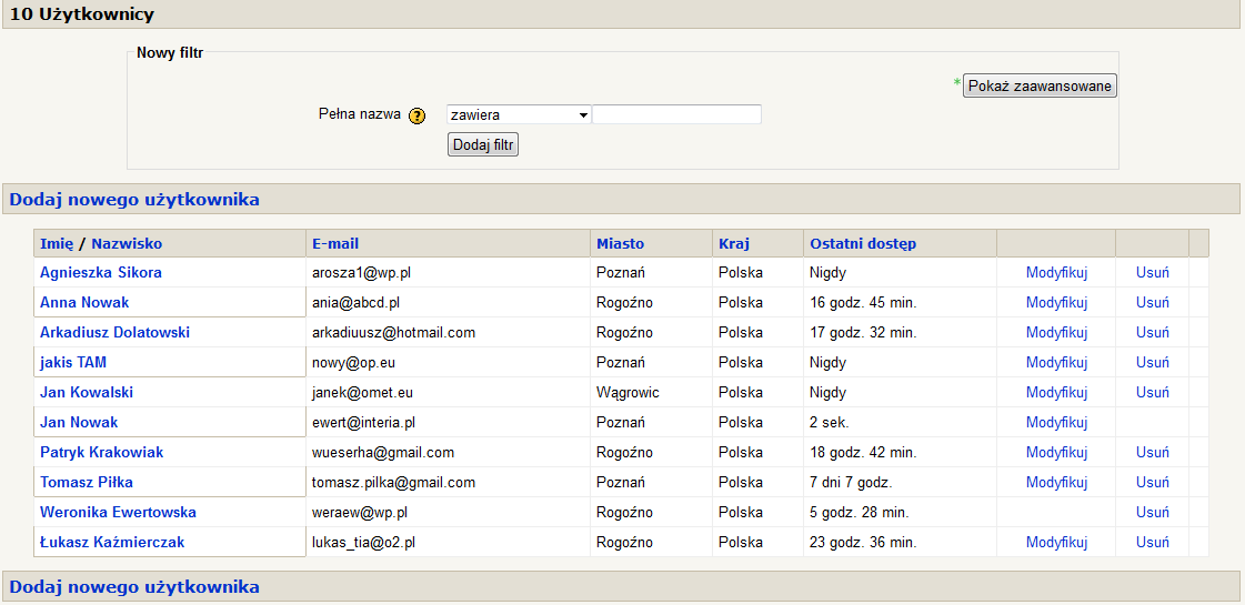 Poza standardowymi informacjami jak login, e-mail czy miasto, Moodle wymaga by zastosować silne hasło zgodnie z zasadą: hasło nie krótsze niż 8 znaków co najmniej jedna cyfra co najmniej jedna mała