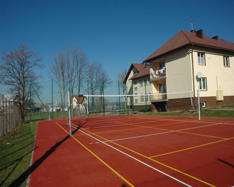 Zmodernizowano boiska sportowe przy szkole podstawowej na Granicach. Inwestycja ta kosztowała 251 tys. zł.
