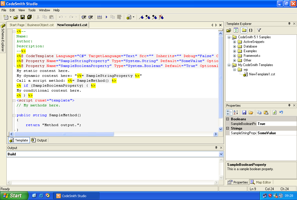 Tworzenie szablonów budzi skojarzenia z tworzeniem stron w ASP.NET. Mamy tutaj wyrażenia znane nam właśnie z tej technologii <% %> lub <%= %>. Kod C#, Visual Basic.NET lub JScript.