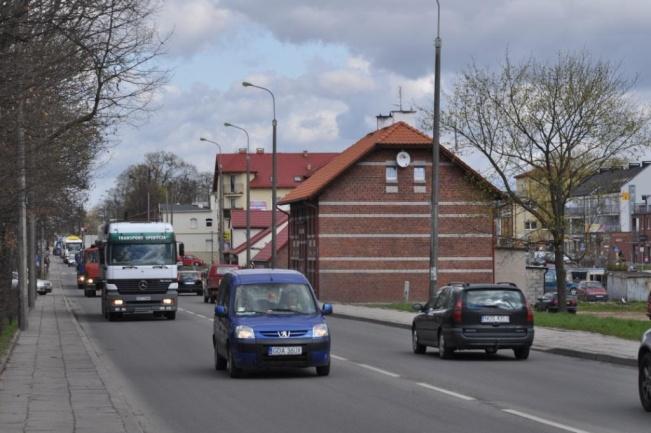 ŚRODOWISKO PRZYRODNICZE MIASTA PRUSZCZ GDAOSKI Ryc. 26. Droga krajowa nr 1 na terenie Pruszcza Gdaoskiego Autor: Anna Bernaciak.