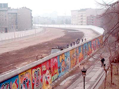 *23.10-10.11.1956 r. powstanie węgierskie przeciwko reżimowi komunistycznemu *09.1961 r. budowa muru berlińskiego, symbolu podziału Niemiec i zimnej wojny *18.11.1965 r.