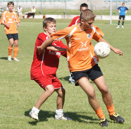 (bramki po 2 Mateusz Lisek i Przemysław Majczyna); także u siebie zwyciężyli z KS Panki 3:0 (bramki Michał Gajzner 2 i Mateusz Lisek); po bardzo zaciętym i wyrównanym meczu przegrali na wyjeździe ze