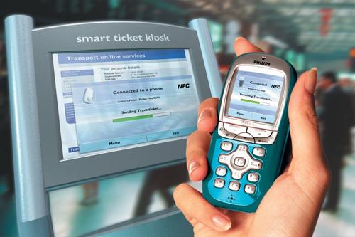 Telefon GSM najbardziej obiecujące urządzenie NFC Architektura nowoczesnego telefonu NFC najbardziej nadaje się do wykorzystywania równocześnie różnych trybów funkcjonowania NFC Telefon czytnikiem