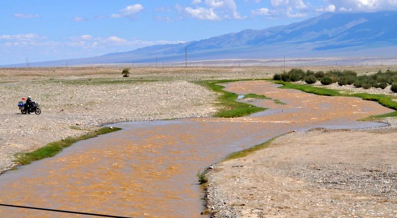 Po 230km mocno zmęczeni wjeżdżamy do Khovd.