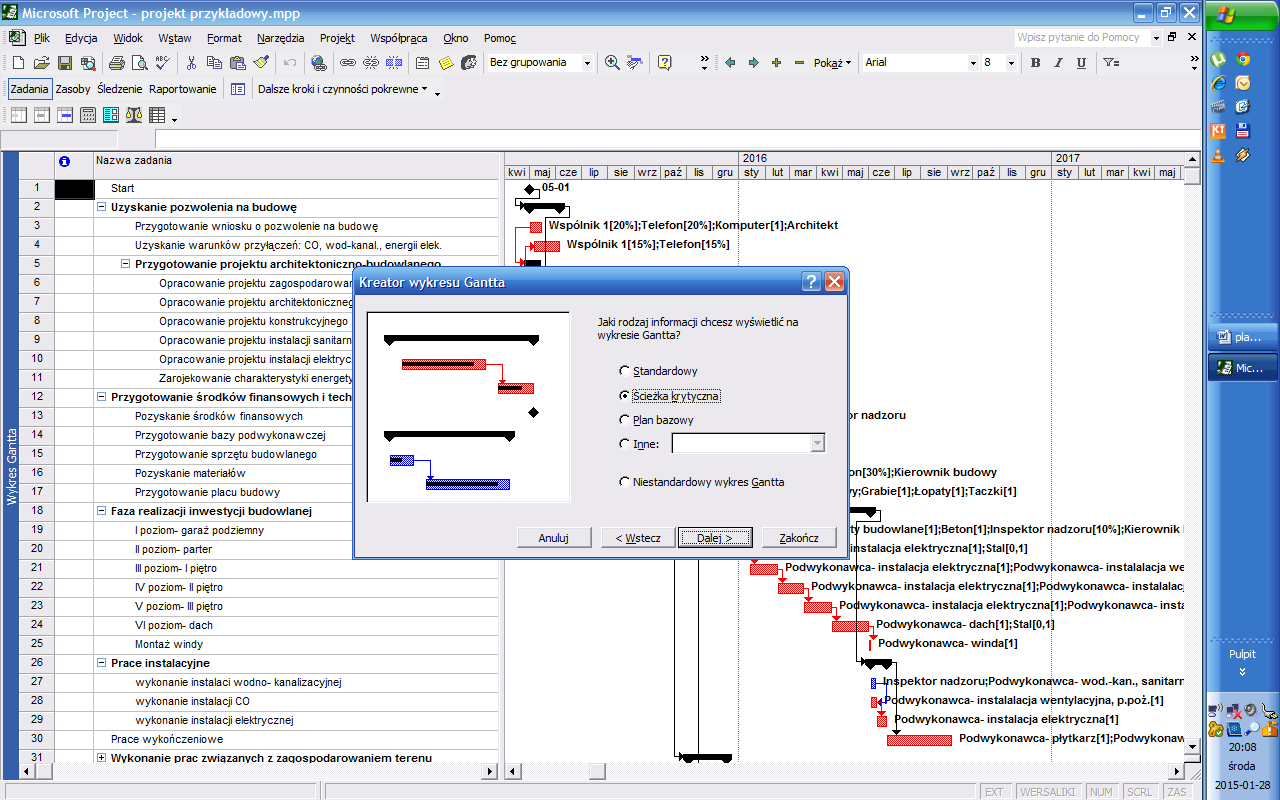 Ryc. Generowanie ścieżki krytycznej w Kreatorze wykresu Gantta Kreator wykresu w programie MS Project pozwala na stworzenie tzw. ścieżki krytycznej. Jest to sekwencja zadań, która trwa od startu do końca projektu, czyli wyznacza czas jego trwania.