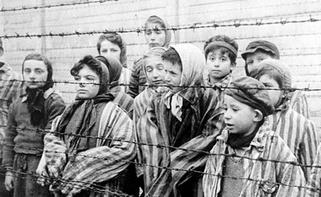 Piekło Auschwitz- 70- rocznica wyzwolenia obozu. Gdy na ziemie polskie wkraczała Armia Czerwona po obozach zagłady w Bełżcu, Sobiborze i Treblince nie było już śladu.