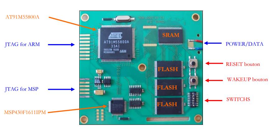 Prostszy MSP430 służył jako translator SPI<->I 2 C, ponieważ AT91M55800 nie posiada interfejsu I 2 C.