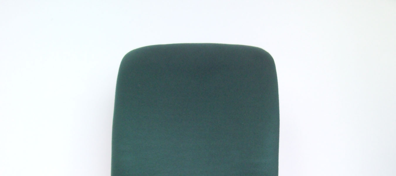 oparcia 70 cm - fotel z oparciem połączonym na stałe z siedziskiem (oparcie i siedzisko stanowią jedną całość, - nogi metalowe, chromowane malowane lakierem proszkowym (pięcioramienne) na kółkach