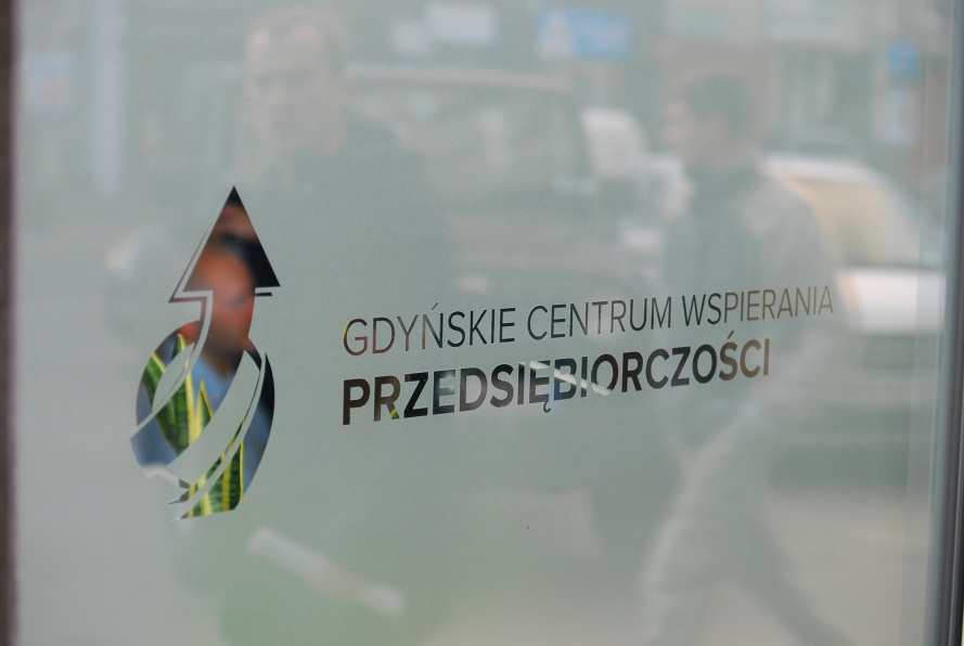 Pełna obsługa merytoryczna osób niepełnosprawnych Oferta GCWP Zespół specjalistów doradza: osobom niepełnosprawnym pragnącym powrócić na rynek (założyć