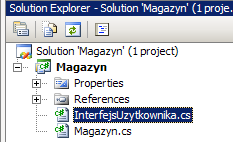 Nazwijmy ją InterfejsUzytkownika. Solution Explorer, w tej chwili, zawiera następujące pliki.