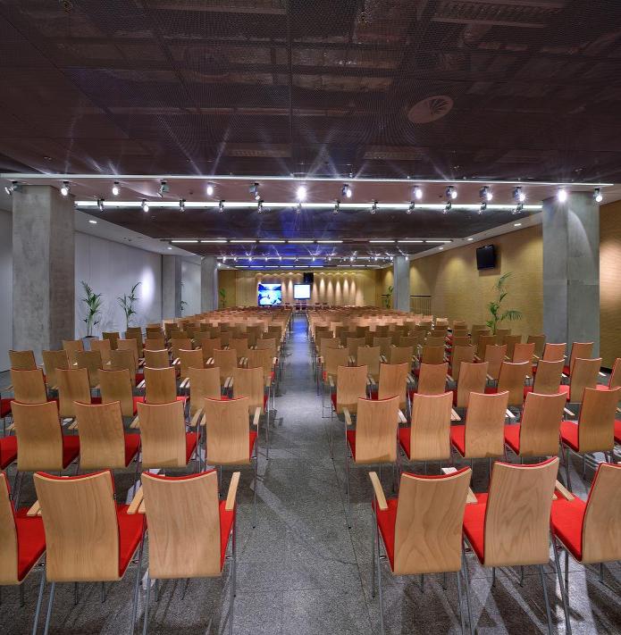 Sala Kinowa Przestronna i pojemna, reprezentacyjna sala do konferencji prasowych jest częścią nowoczesnego Centrum Prasowego.