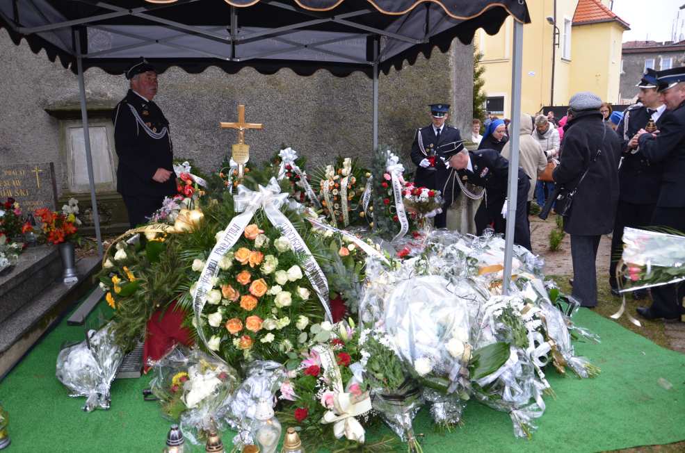 biblioteki Jasełka w Rębiszowie 23 finał WOŚP Dzień babci i dziadka Wigilijny czas Opłatek u Podgórzan Mikołaj w Kamieniu Jestem czytelnikiem